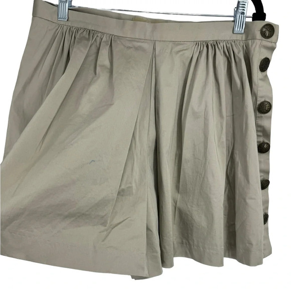 Pedro Del Hierro sport shorts with buttons on side. US size 10. - Picture 2 of 4